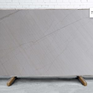 Albatre Blanc Polished natural stone surface with soft white tones and subtle translucent veining for elegant countertops and decorative surfaces